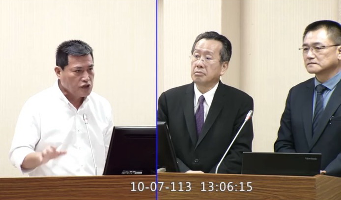 黃仁今日針對我國三款主力戰機中成本最高的幻象2000戰鬥機向國防部長顧立雄提出質詢。(圖／黃仁國會辦公室)