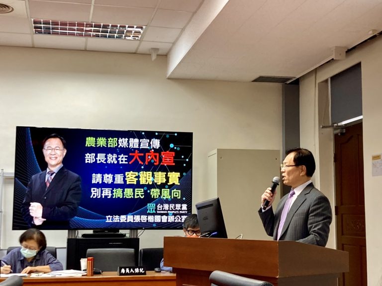 張啓楷質詢農業部長陳駿季，有關媒體宣傳案不應過度集中。(圖／張啓楷國會辦公室)