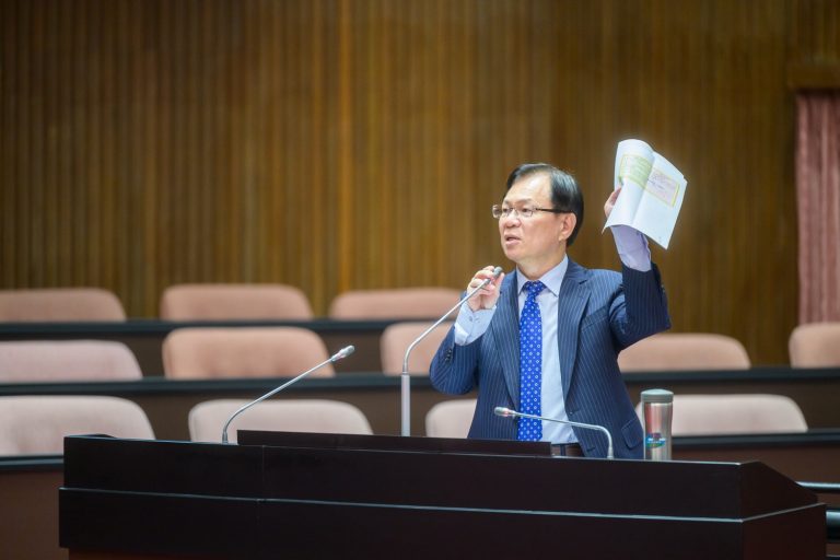 張啓楷26日下午對考試院副院長被提名人許舒翔進行同意權質詢。(圖／張啓楷國會辦公室)