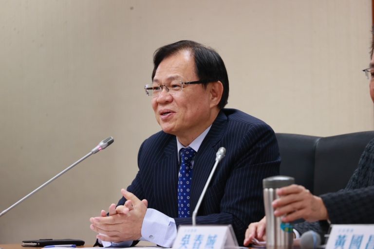 張啓楷認為，川普總統第一個任期內，裴洛西在眾議院彈劾他兩次未過，「傷害性不大」，但「侮辱性極強」。(圖／張啓楷國會辦公室)