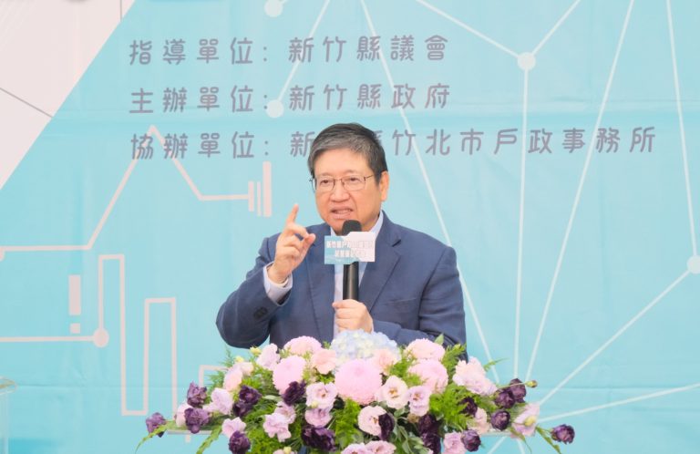 楊文科縣長強調，智慧科技服務為未來趨勢。（圖/記者黃溎芬翻攝）