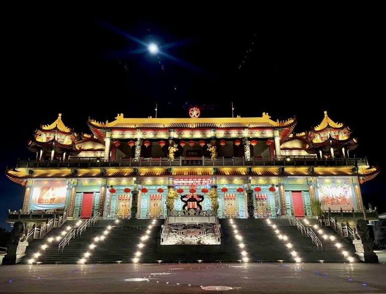 北台灣最具特色、最大建築的桃園護國宮太子爺廟,值得春遊探訪。(圖/桃園護國宮提供)