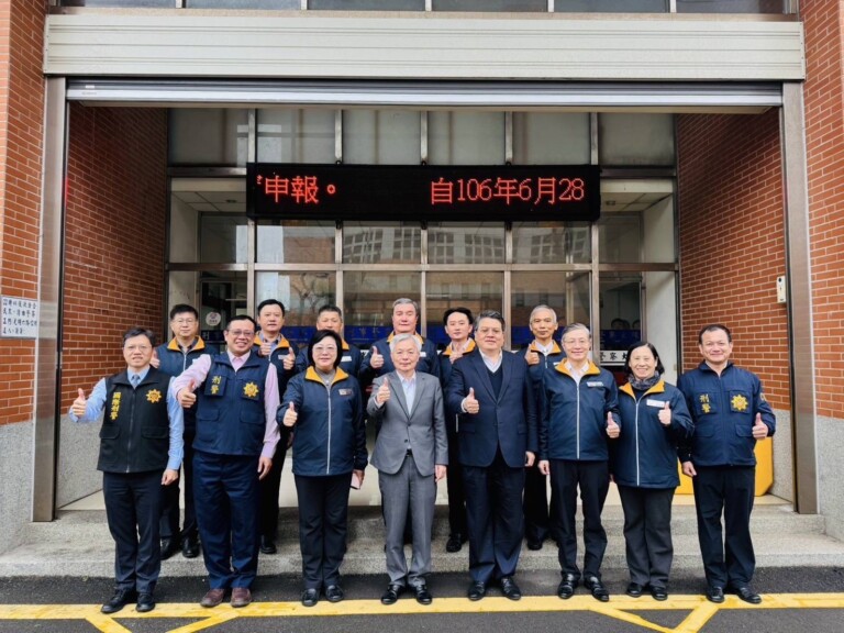 警政署長張榮興慰勉偵辦「0124槍擊案」的專案小組成員。(圖/記者林照東翻攝)