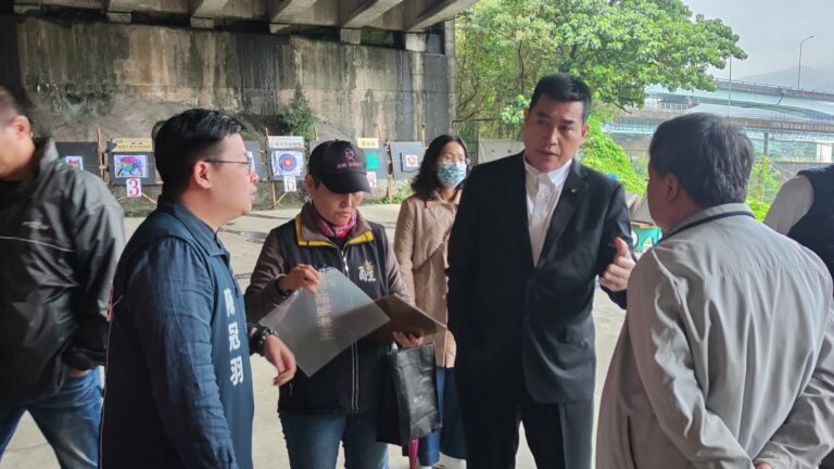 黃仁委員於去年3月11日與基隆市議員陳冠羽聯合辦理會勘。(資料照片)
