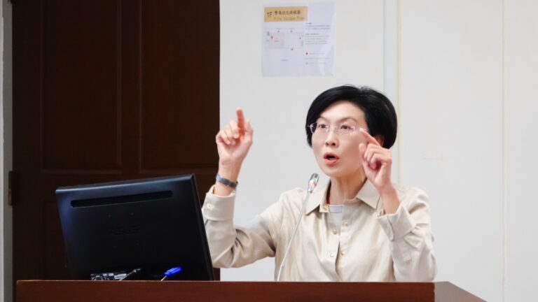 林岱樺委員質詢時呼籲農業部強化國家畜產競爭力，並完善動物醫療保障，建立非營利犬貓血庫。(圖\林岱樺國會辦公室)