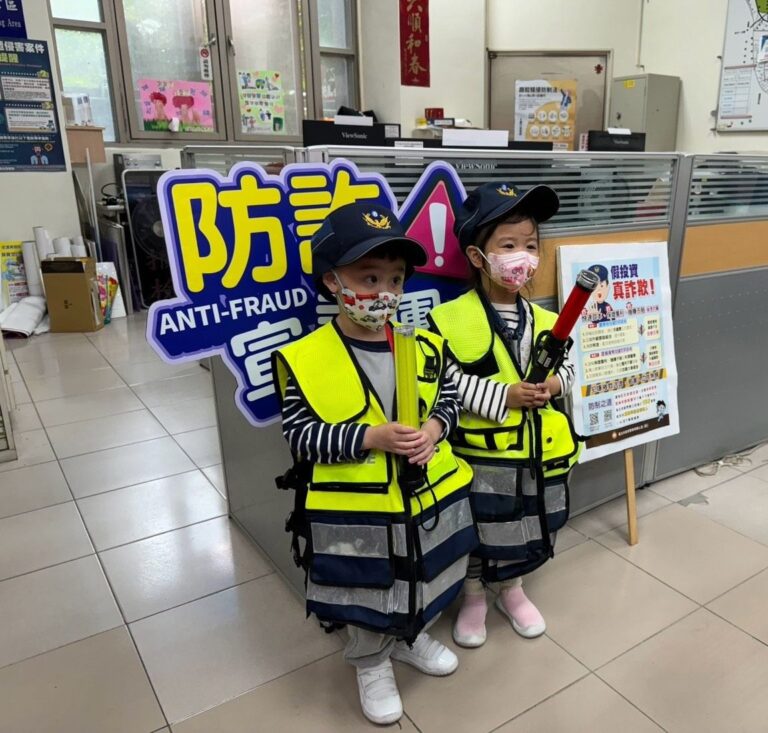 士林警分局表示,透過此類寓教於樂的參訪活動,能讓孩子們更加認識警察的工作內容與職責。(記者 黃荷琇翻攝)