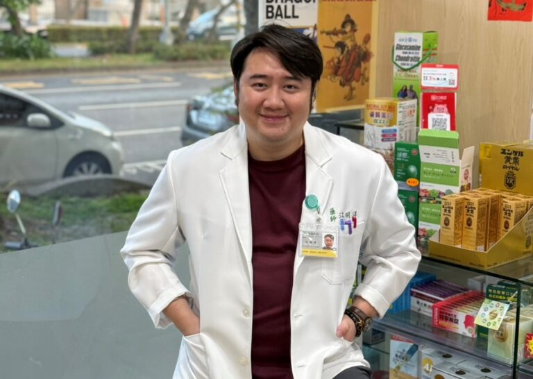 網紅你家隔壁的那個藥師告訢你清明連假出遊掃墓藥物使用須知。 (圖/你家隔壁的那個藥師 提供)