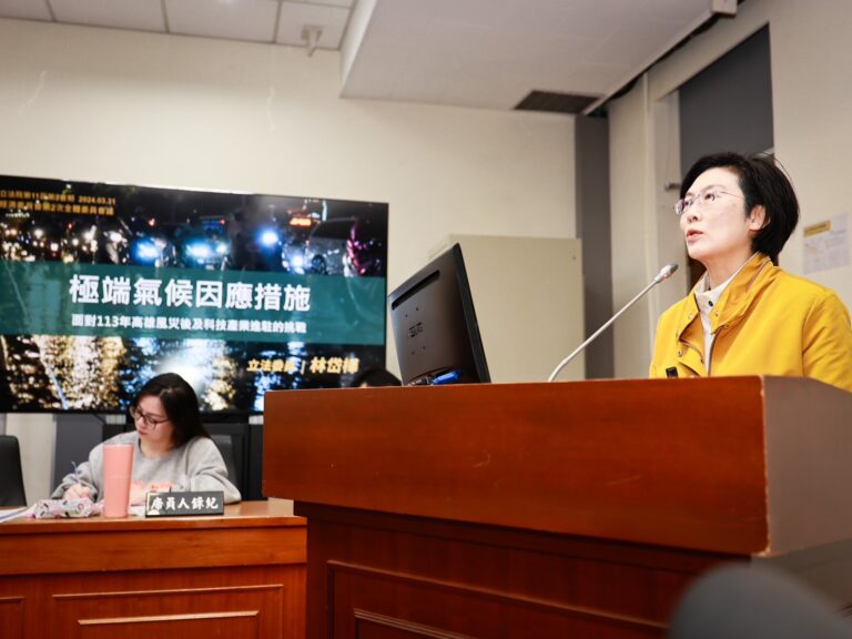 苦民所苦,林岱樺在委員會為高雄鄉親的用水危機發聲。(圖\林岱樺國會辦公室)