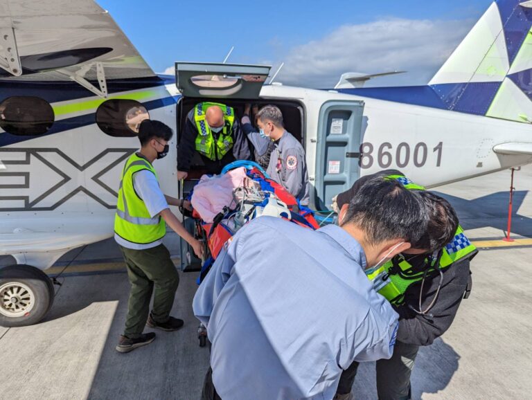 醫療專機「技術性停擺」的原因與事實相悖，承包商「安捷航空」出面澄清，說明相關指控「完全是子虛烏有」。(記者包克明 翻攝)