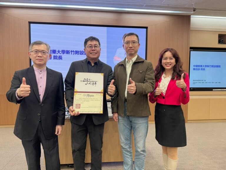 清大科管院邀陳自諒院長演講，分享從醫師到院長歷程，剖析醫療困境，探索制度改革與經營智慧。（圖/記者林照東翻攝）
