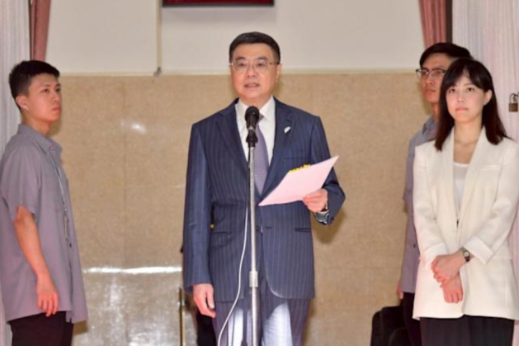 行政院長卓榮泰表示「已指示各部會一律全案送出」，並透露凍結案高達1584項，總金額達 1381 億元。(圖／行政院)