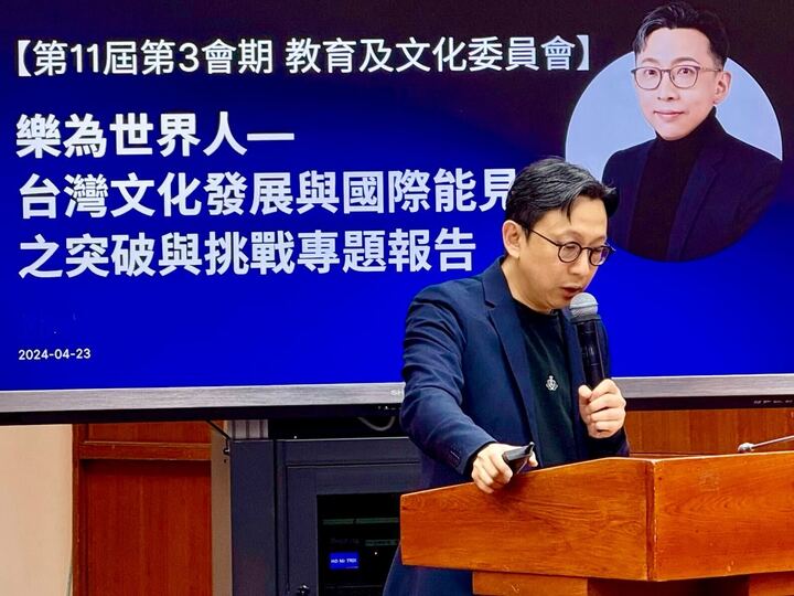 葛如鈞為藝文工作者低薪爆肝的現況發聲，要求文化部應帶頭重視藝文工作者的健康權和生存權。(圖／葛如鈞國會辦公室)