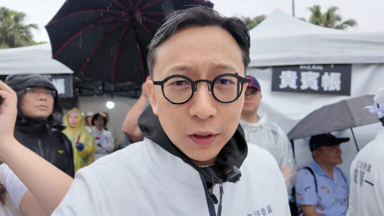國民黨發起426大遊行後，立法委員葛如鈞立刻推出「民主三部曲」影片──《民主聚集》、《民主前台》以及《民主後台》。(圖／葛如鈞國會辦公室)