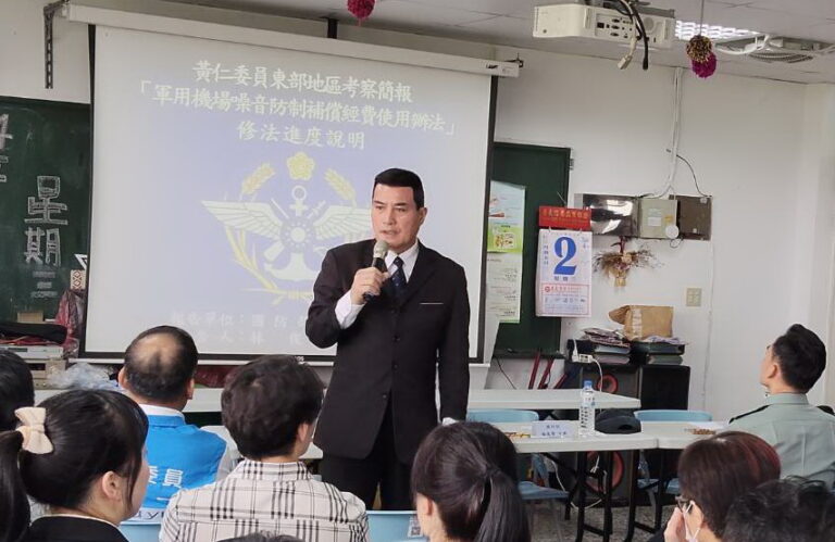 面對美國對等關稅衝擊，台股短短兩天已下跌超過2,800點，黃仁非常憂心恐將對台外銷主力中小企業造成滅頂之災。(資料照片)
