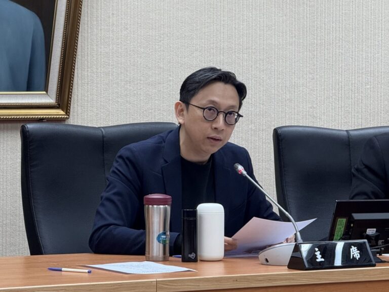 立法院教育及文化委員會召委葛如鈞表示，台灣正站在AI巨變的風口浪尖，今天與會者都是「產業造山者」。(圖／葛如鈞國會辦公室)