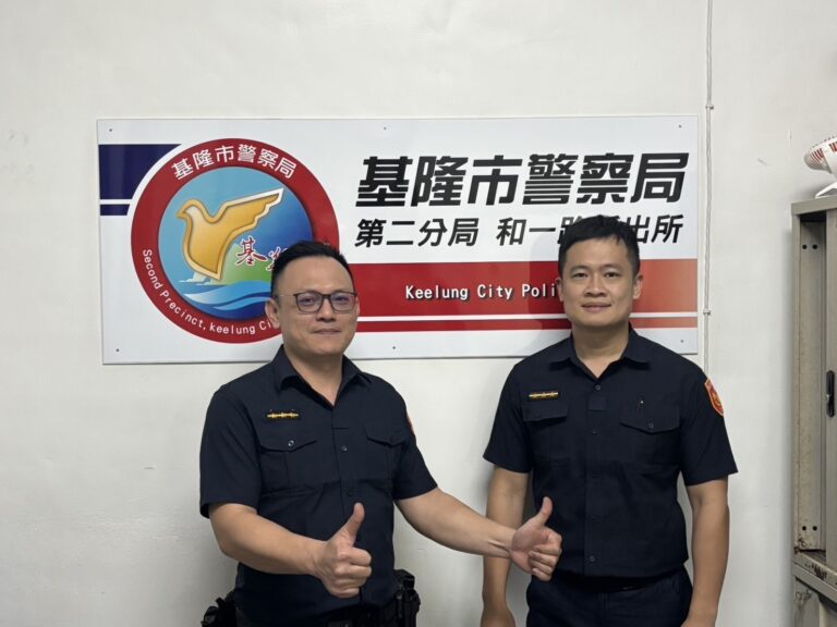 第二分局和一路派出所警員王郁仁、鄭旭翔（左至右）。（記者薛秀蓮翻攝)