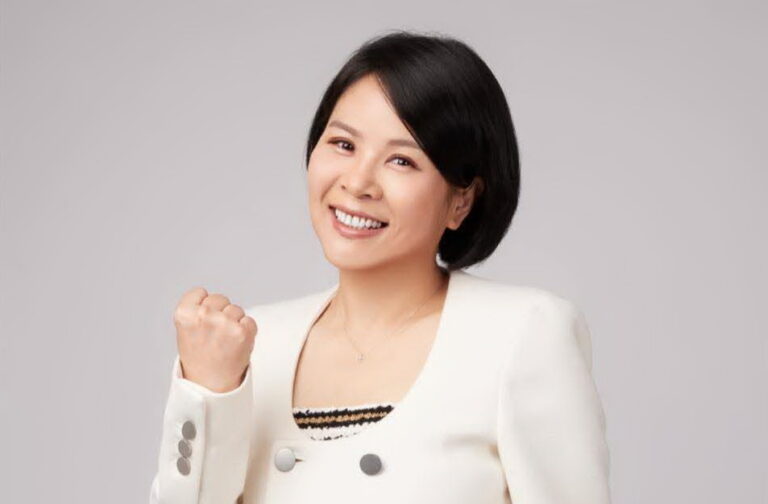 民眾黨不分區立委排序第15名的新住民李貞秀在接獲移民署補件通知後，已於三月繳交除籍文件給移民署。(記者 包克明翻攝)