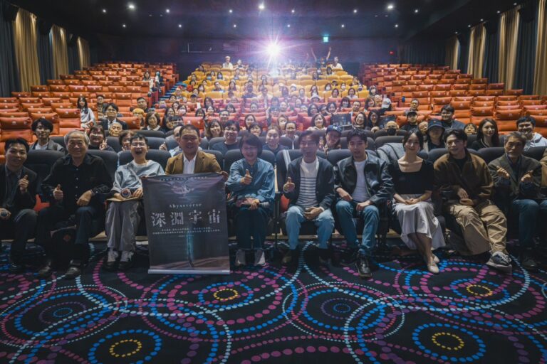 《深淵宇宙》台北首映會圓滿成功，主創團隊與參加貴賓共同大合影。 (圖/台灣活出新人啟發行動協會 提供)