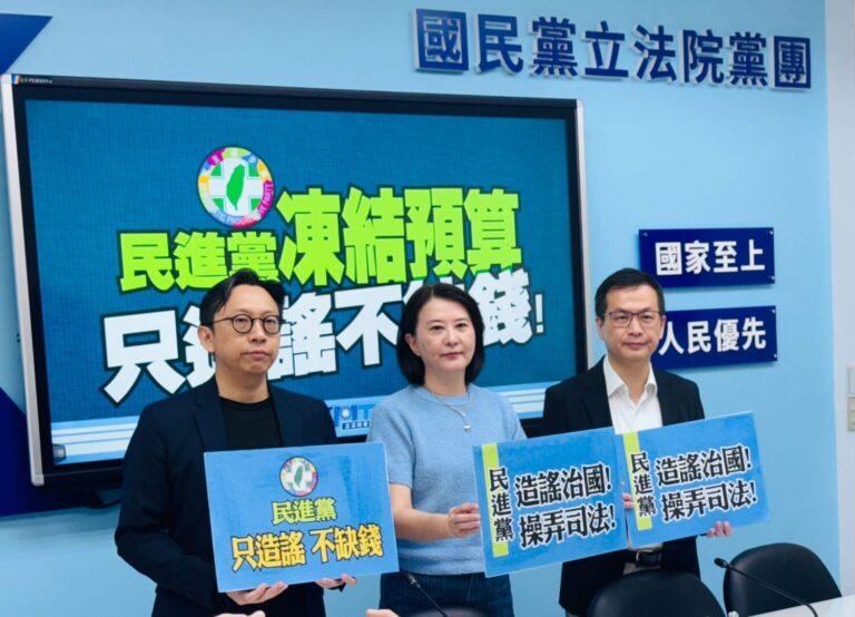 國民黨立法院黨團上午召開記者會，立法院教育及文化委員會召委葛如鈞、國民黨立院黨團書記長王鴻薇和首席副書記長羅智強共同出席。(圖／國民黨立法院黨團)