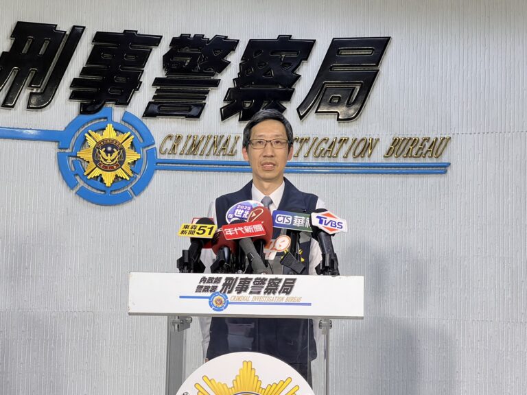 刑事局偵九大隊偵三隊隊長邱承迪說明案情。(刑事局提供)