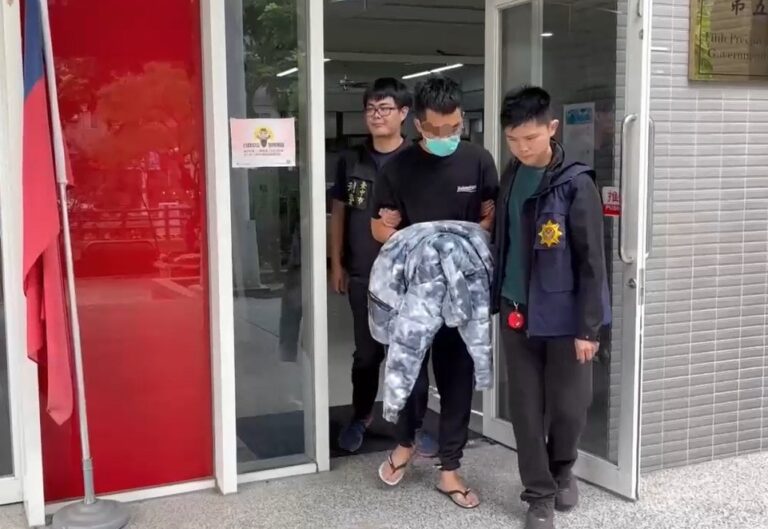 刑事局破獲詐騙車手集團，解送主嫌劉男。(刑事局提供)
