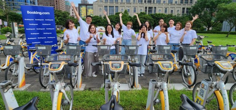 Booking.com 攜手 YouBike 推出「Wheels For Impact」計畫，鼓勵全民以行動支持永續旅遊。(圖/薛秀蓮拍攝)