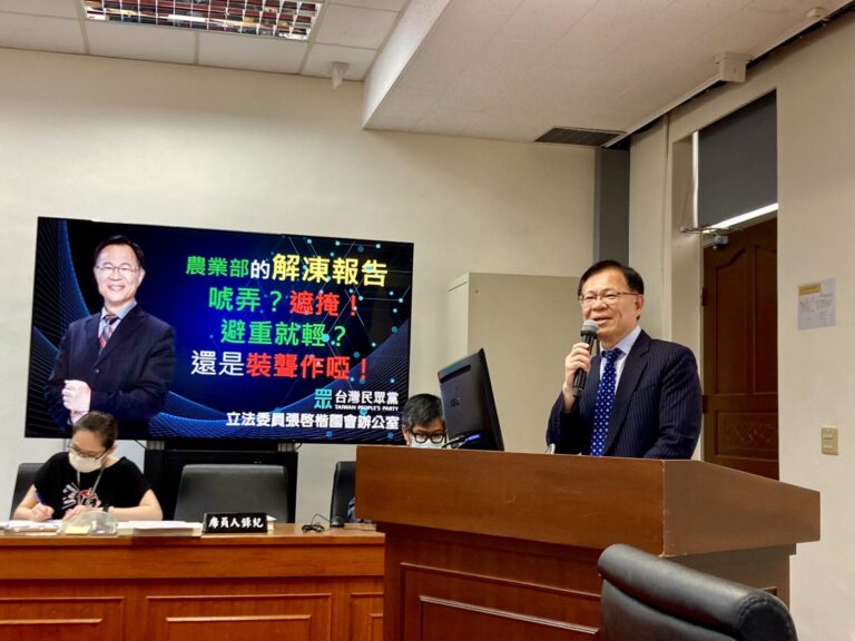 張啓楷質詢時質疑農業部企圖以行政報告掩蓋政策失能。(圖／張啓楷國會辦公室)