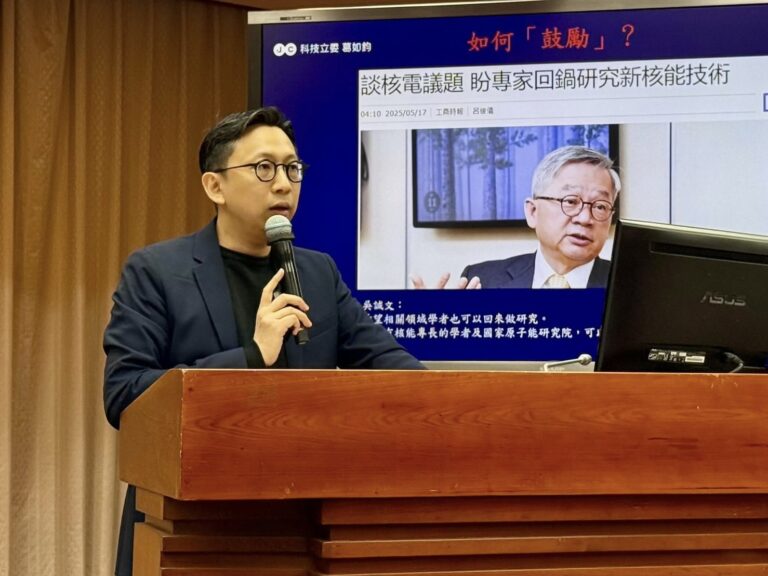 葛如鈞要求國科會對核能政策、SMR小型模組化反應爐投資及智慧機器人計畫提出具體立場與規劃。(圖／葛如鈞國會辦公室)