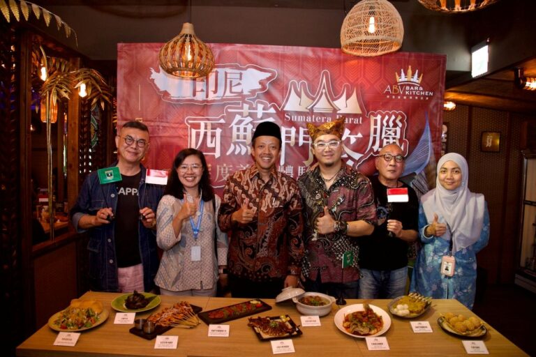 合照。(圖/ABV南洋餐酒館提供)