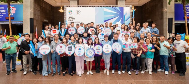 與會貴賓於2025雙北世界壯年運動會特約店家起跑記者會大合照。(圖/台北市政府提供)