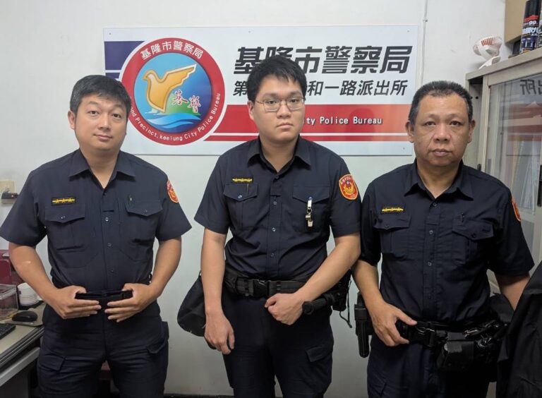第二分局和一路派出所警員許文明、蕭慶祐、胡賢士（左至右）。（記者薛秀蓮翻攝)