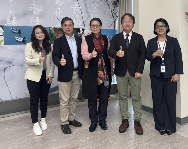 講者由左至右：SAP思愛普軟體系統股份有限公司資深產業價值顧問高慈薏、國立臺北大學商學院院長黃啟瑞、會研基金會董事長王怡心、國立臺北大學財務暨永續發展副校長池祥麟、鄧白氏臺灣分公司數據長呂苑玲。(會研基金會提供)