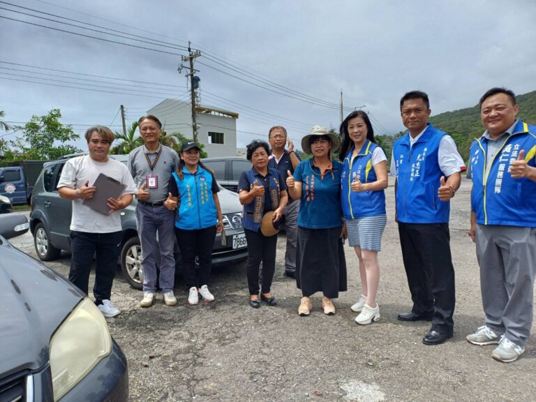 會勘大武鄉南興村南北路口設置路燈。(圖/黃仁國會辦公室)