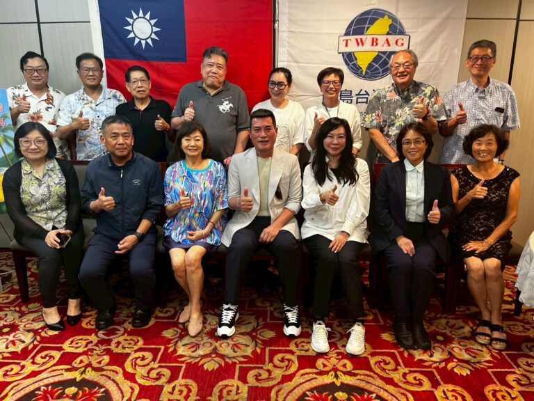 立法院外交及國防委員會跨黨派立委訪問團4位立委正在關島進行與當地僑界交流。(記者包克明 翻攝)