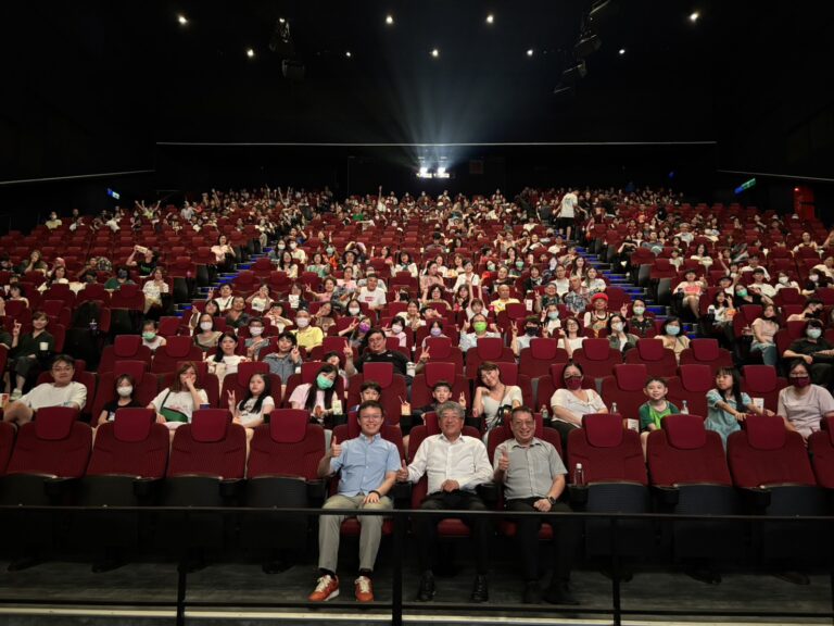 遠雄文教公益基金會響應慈善首映會，邀請120名萬華孩童前往觀影。(圖/遠雄文教公益基金會 提供)