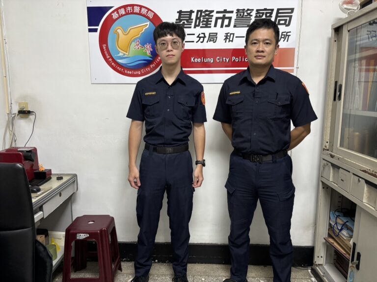 第二分局和一路派出所警員鄭旭翔、呂佳駿（左至右）。（記者薛秀蓮翻攝)