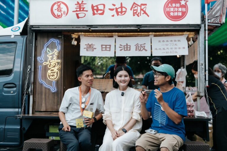 雲林縣文觀處長陳璧君（中）與良涼·潮爽-2025雲林涼夏MIT生活節執行團隊—雲林在地團隊潮市集張光儀（左）及來自高雄的團隊良い日阿寬（右）。（圖/記者林照東翻攝）
