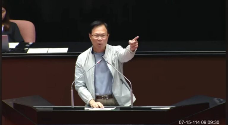 張啓楷痛批民進黨封鎖災情、政治掛帥，只顧「大罷免」，卻對災區民眾的苦難視而不見。(圖／張啓楷國會辦公室)