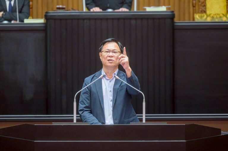 張啓楷主張，台美關稅談判影響重大深遠，衝擊民間企業生存，政府應對內容、進度與決策標準全面公開說明。(圖／張啓楷國會辦公室)