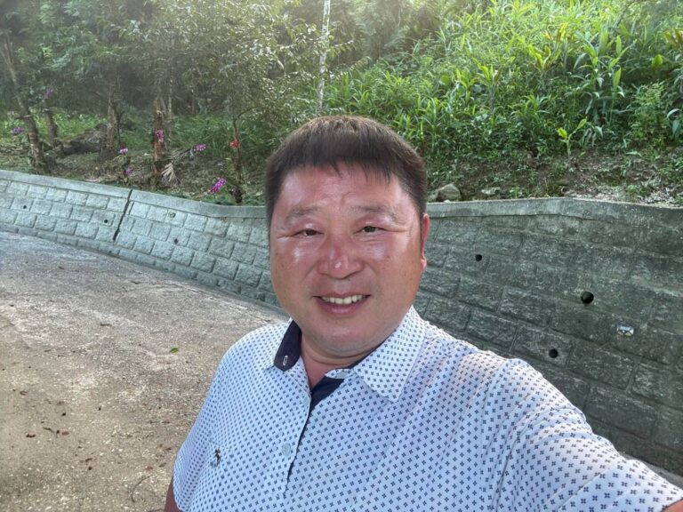 張峻透過臉書為罷團添柴加油,懇求鄉親一同終結「傅氏王朝」。(圖/張峻臉書)