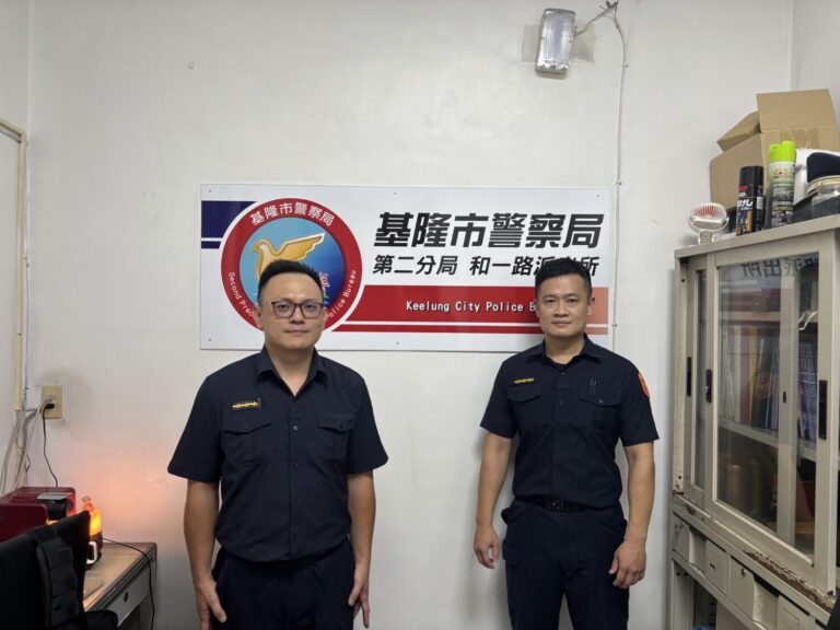 第二分局和一路派出所警員王郁仁、鄭旭翔（左至右）。(圖/記者薛秀蓮 翻攝)