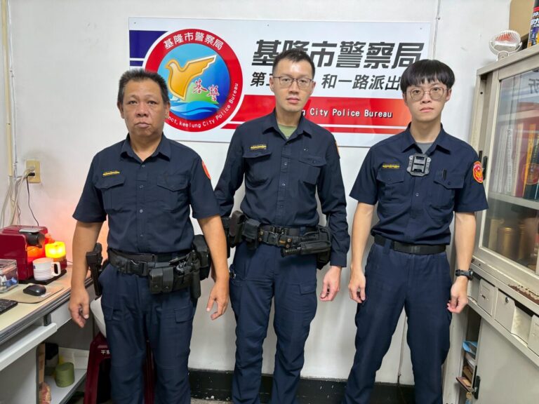第二分局和一路派出所警員胡賢士、林星辰、呂佳駿（左至右）。(圖/記者薛秀蓮 翻攝)