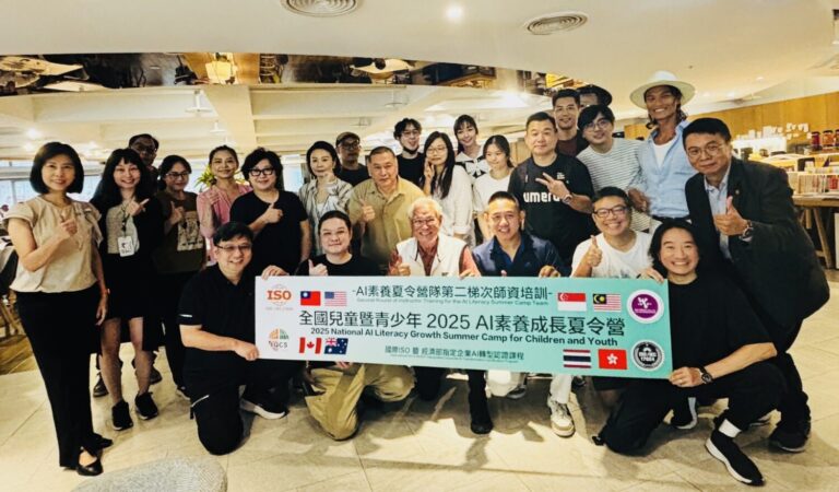 陳志寬院長帶領AI國家隊師資迎接兒童素養品格夏令營浪潮。(圖/亞威AI應用教育學院 提供)
