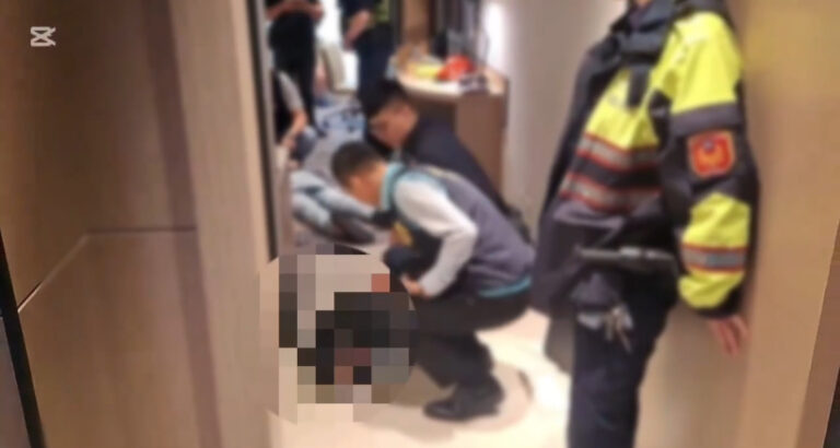 新莊分局偵查隊長徐子胤（右二）帶隊前往逮捕犯嫌。（記者徐煜勝翻攝）