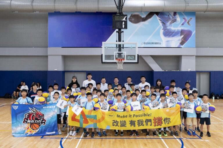 遠雄文教公益基金會攜手高雄全家海神，與力行國小籃球隊進行交流活動。(圖/遠雄文教公益基金會提供)