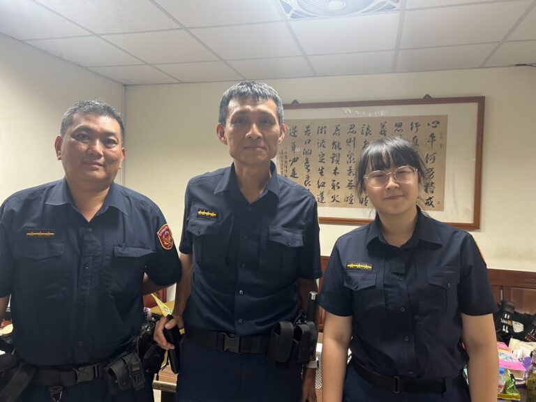 北投分局光明派所警員黃柏清(左起)、副所長張志輝、警員簡秀穎。(圖/記者薛秀蓮 翻攝)
