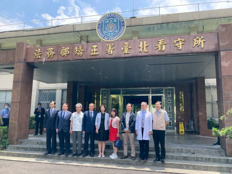 立法院社福及衛環委員會今天考察法務部矯正署台北看守所收容比及病舍、門診情形現況。(圖／張啓楷國會辦公室)