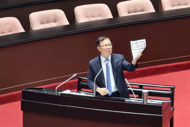 張啓楷爆料，行政院災害防救辦公室主任王怡文在災情最嚴峻期間，遠赴韓國參加APEC會議，直到8月2日才返國。(圖／張啓楷國會辦公室)