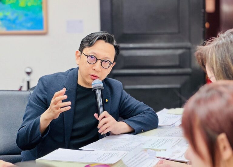 葛如鈞建議政府在《青年基本法》中納入「協助青年使用高品質數位與AI服務」的措施，比照「文化幣」經驗推動「數位幣」。(圖／葛如鈞國會辦公室)