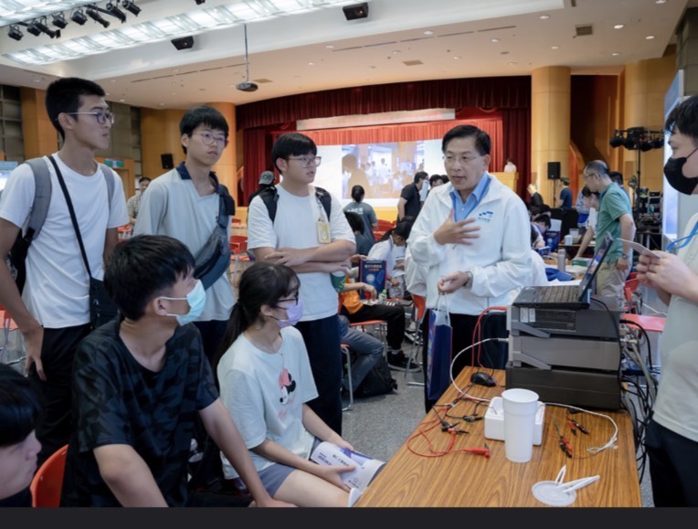 「國際量子科技展」由台灣學聯聯合台灣物理學會、香港物理學會及台灣量子電腦暨資訊科技協會共同推動，帶來最新量子科技研究與應用成果。(圖／台灣學聯)